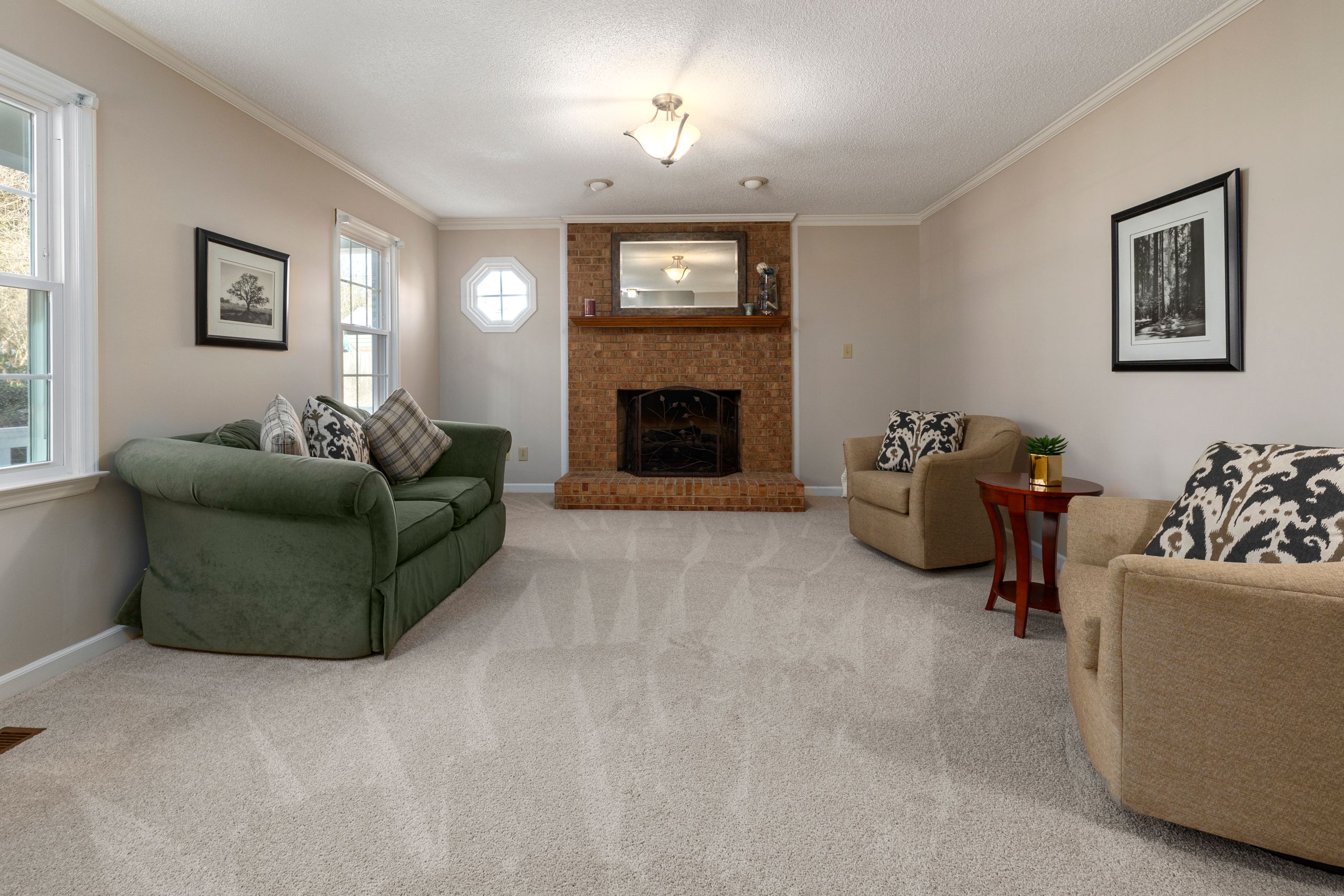 Living room with professionally cleaned carpets
